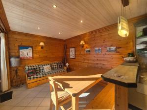 Appartement rénové avec balcon, proche pistes et commerces, animaux acceptés - FR-1-502-510