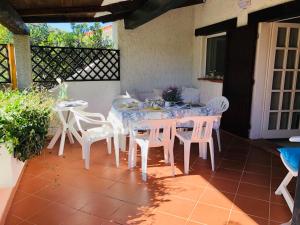 Bilocale Le Rose 100 mt spiaggia Porto Taverna