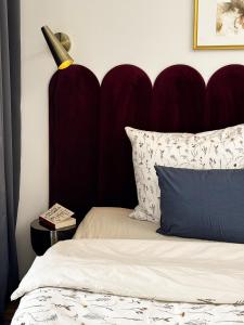 New studio, King bed, Free parking, Terrace