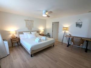 Bohemian 3-Bedroom Beach Condo with AC, Patio & Mid Size Parking