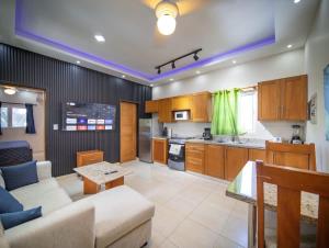 CC 8 Casa de Compai Unit 8 AC WiFi & Full Kitchen