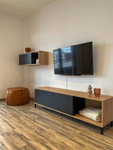 MaMa-Apartments - Haus Martina im Herzen der Rhön - 3 einzelbuchbare moderne Wohnungen für 2-8 Personen, Terrasse, Balkon, Garten, Ski und E-Bike Keller, Lounge, freies Wlan, familienfreundlich