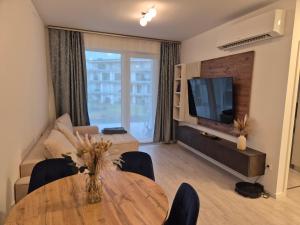 SzemesBay Apartment by BLTN