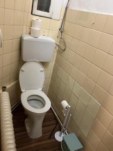 Long-Term Central 120m2 Old School Apartment