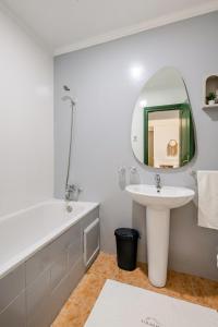 Modern, 1 BDR, AC, Parking, Elevator, Fiber Optic - Agdal