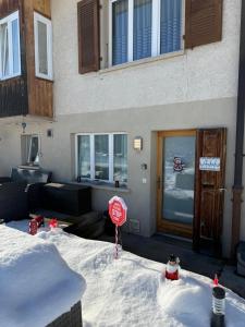 Studio with lake and mountain view