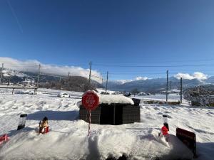 Studio with lake and mountain view