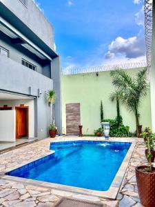 Casa com piscina e cascata e spa fogão a lenha