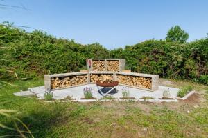 Luxury House with Pool, Garden, AC & Sauna