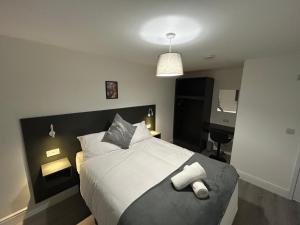 Modern Rooms with En-suite or Private Bathrooms