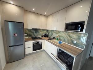 Luxavie-Renovated Apartment Near City Center