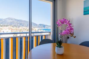 Bright Sea-View 1-Bedroom Apartment with Terrace & Private Garage 2 min Walk to Beach