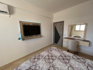 New 1BR Apt Balcony Full Kitchen