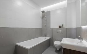 Vespera Capitalis - The city becomes luxury