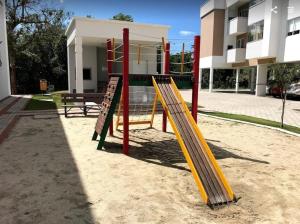 2 quartos, ar condicionado, vaga coberta, condomínio com piscina