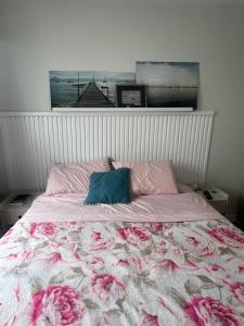 2 quartos, ar condicionado, vaga coberta, condomínio com piscina