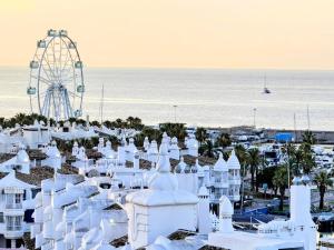 Dream of light and Beach THE GREEN DOOR