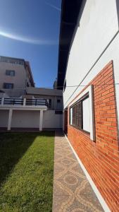 Prudêncio Casas de Temporada l 2º Piso l Centro l Família e Pet Friendly l Lagoa do Violão 100m l Ar l Wi Fi l Netflix l Estacionamento