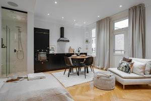 Very Cental Scandic Studio Apartment with Balcony