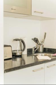 Central Apartment near Metro