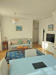 2 rooms, 6th arrondissement, bright, view of Invalides