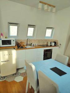 2 rooms, 6th arrondissement, bright, view of Invalides