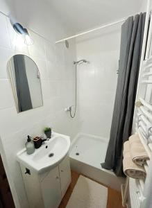 Cozy Apartment next to the train station and near the city center