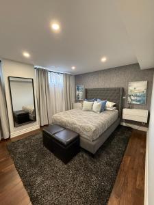 Beautiful Home with Hot tub by YYZ, 20min to CN Tower