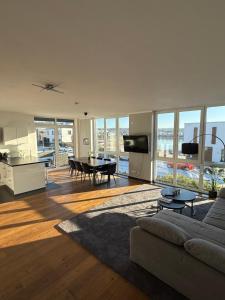 Haus mit Panoramablick auf den Phönixsee