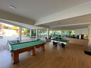 Diroma Resort chalé frente piscinas