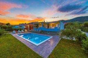 Ana-Lea Holiday house with private pool near Split
