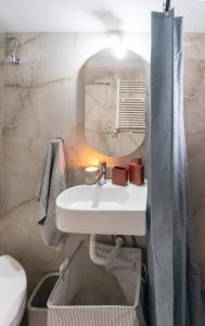 Chic Central Apartment