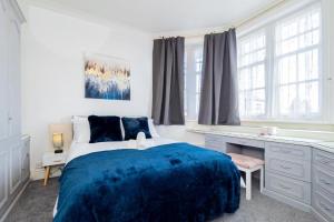 5 Rooms above Pub! Contractor Stay, Big Groups, Free Parking