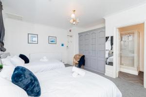 Contractor Stay above bar and restaurant