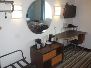 Queen Room - Non-Smoking room in Super 8 by Wyndham Sault Ste. Marie