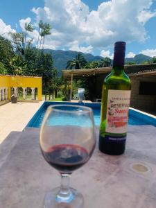 Casa em Ubatuba com piscina há 15 minutos das praias