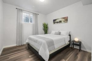 Bright 2BR Suite Near YYC & Mall