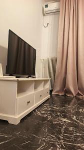 133 Sokratous, Black marble.