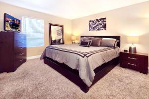 Upgraded Vegas Oasis! Heated Pool, Hot Tub, Gym!