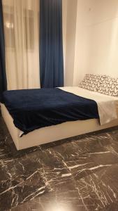 133 Sokratous, Black marble.