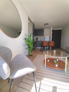 O2 Steps from the Metro, Mutual and Terminal