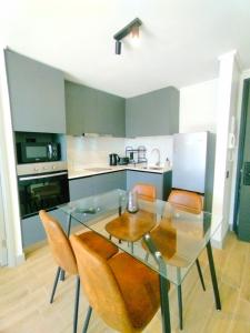 O2 Steps from the Metro, Mutual and Terminal