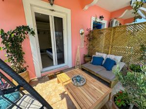 Reginas studios & apartments - Bougainvillea Suite Fiscardo