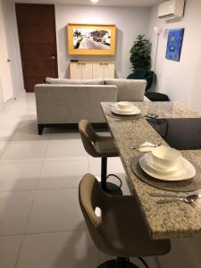 Ocaso Haus - King Penthouse Retreat