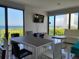 Isla del Amor apartment with river and beach access
