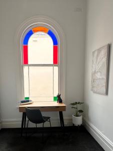 Victorian Elegance in Iconic Location