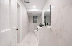 Victorian Elegance in Iconic Location