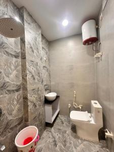 Hotel RK Palace - Near Bankey Bihari Temple