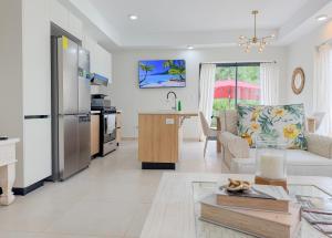 Private Pool Villa in Vistacana Close to Airport