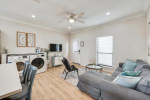 Lakeview 2BR 1B Guest Home with Hot Tub